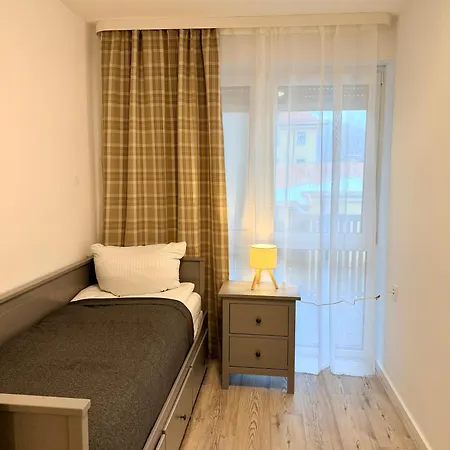 Apartment Gg 8 *